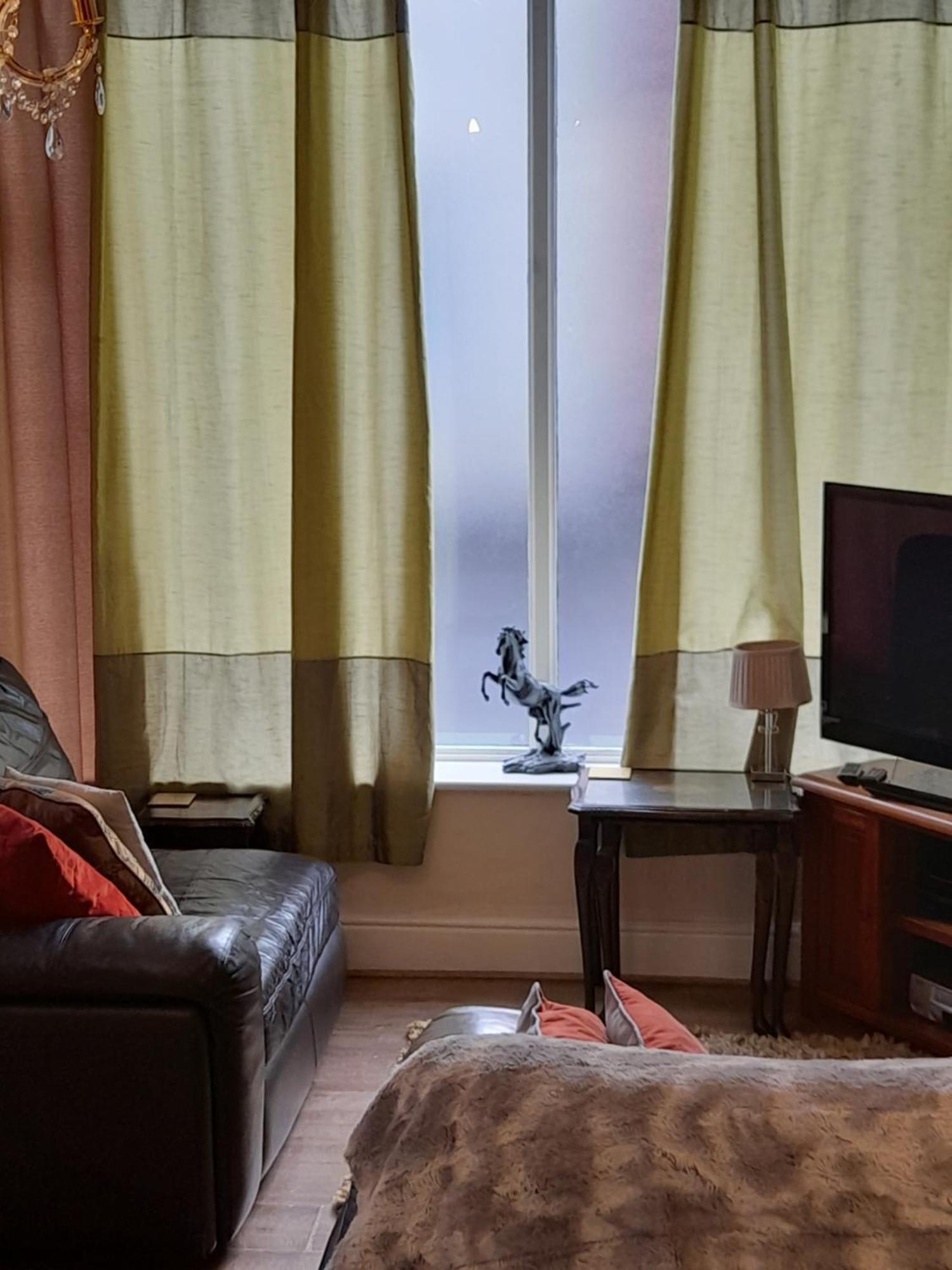 Shakespeare Apartment Measham Bagian luar foto