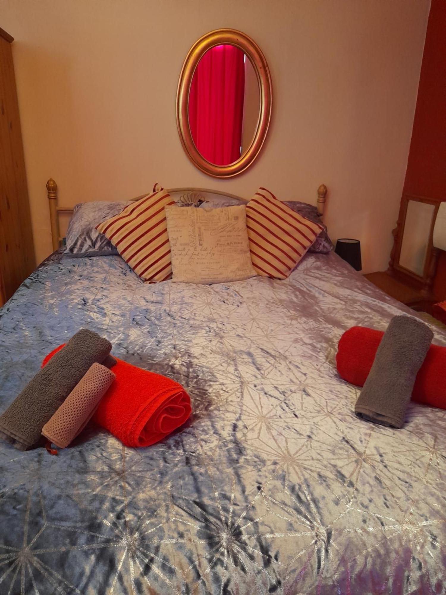 Shakespeare Apartment Measham Bagian luar foto